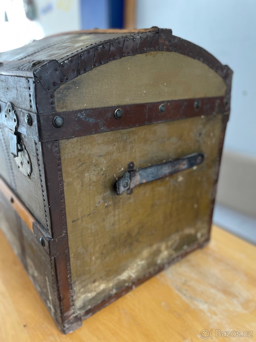 Starožitný kufr s klenutým víkem – k renovaci - 3