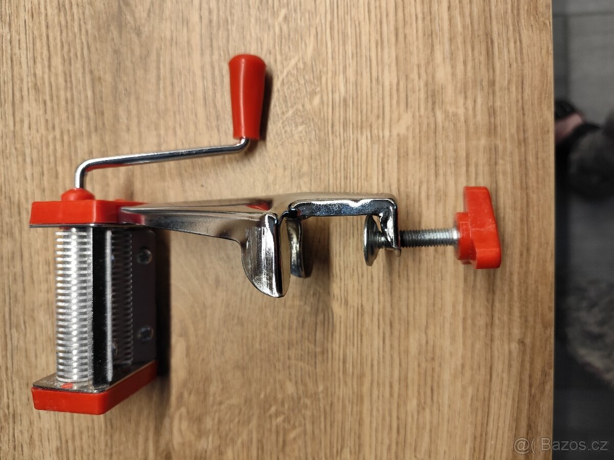 Strojek na Vlasové nudle - 3