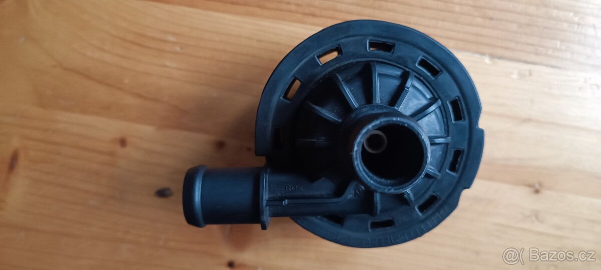 Prodám přídavné vodní čerpadlo VW AG r.v. 2022 - 3