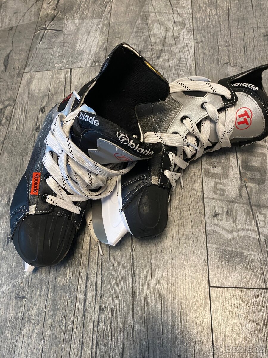 Prodám dětské lední brusle - 3