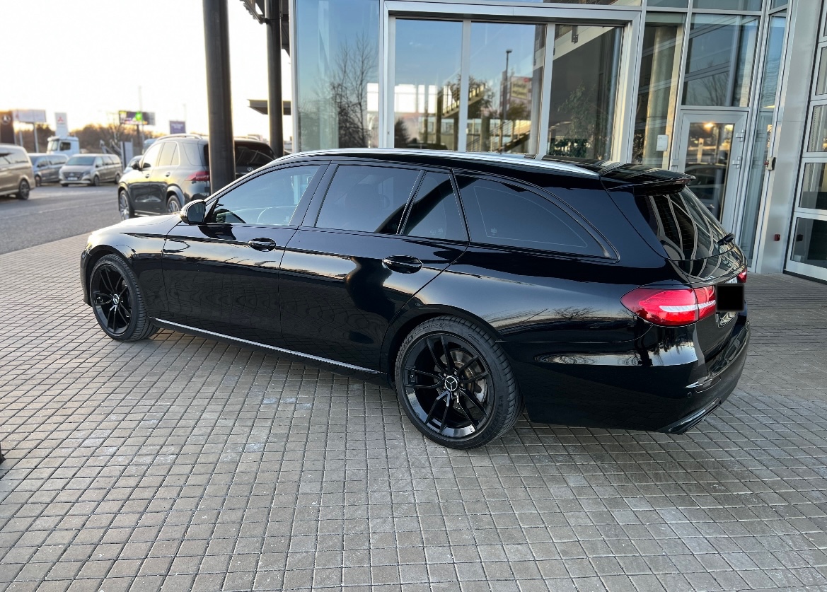 MERCEDES-BENZ E220d - 3