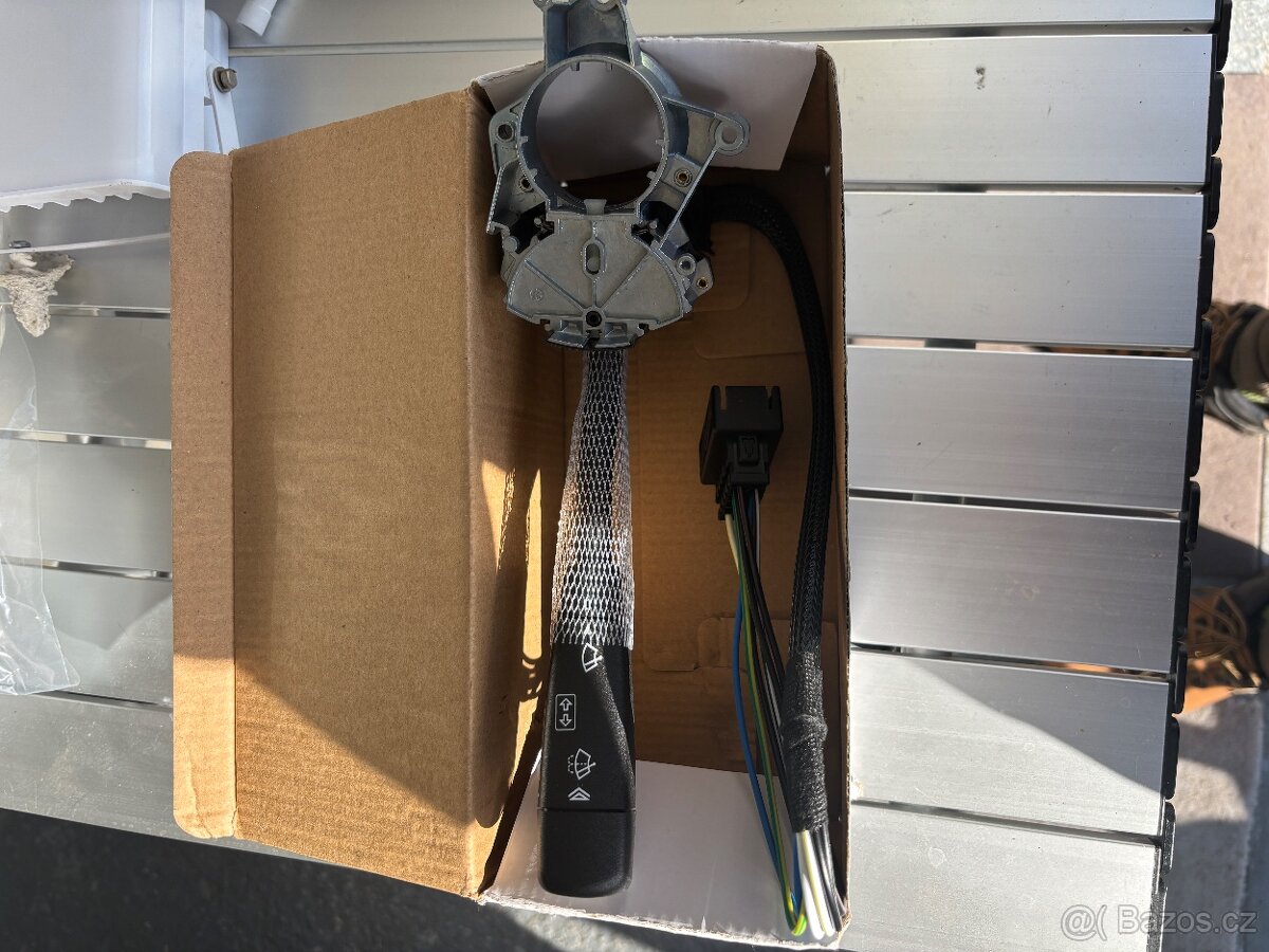 Spínač Mercedes e210 - 3