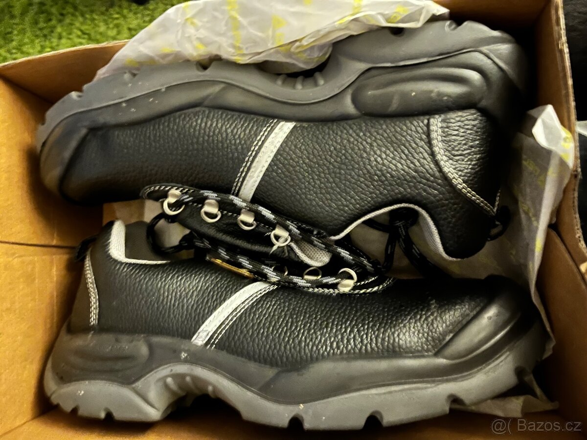 Nová pracovní obuv MontbrunS3 SRC - 3