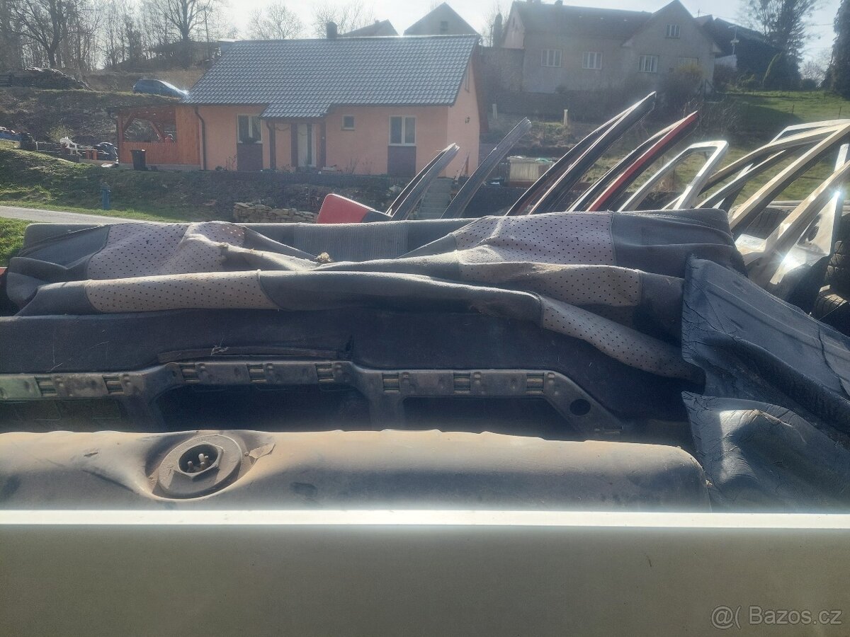 Mercedes W124 díly - 3