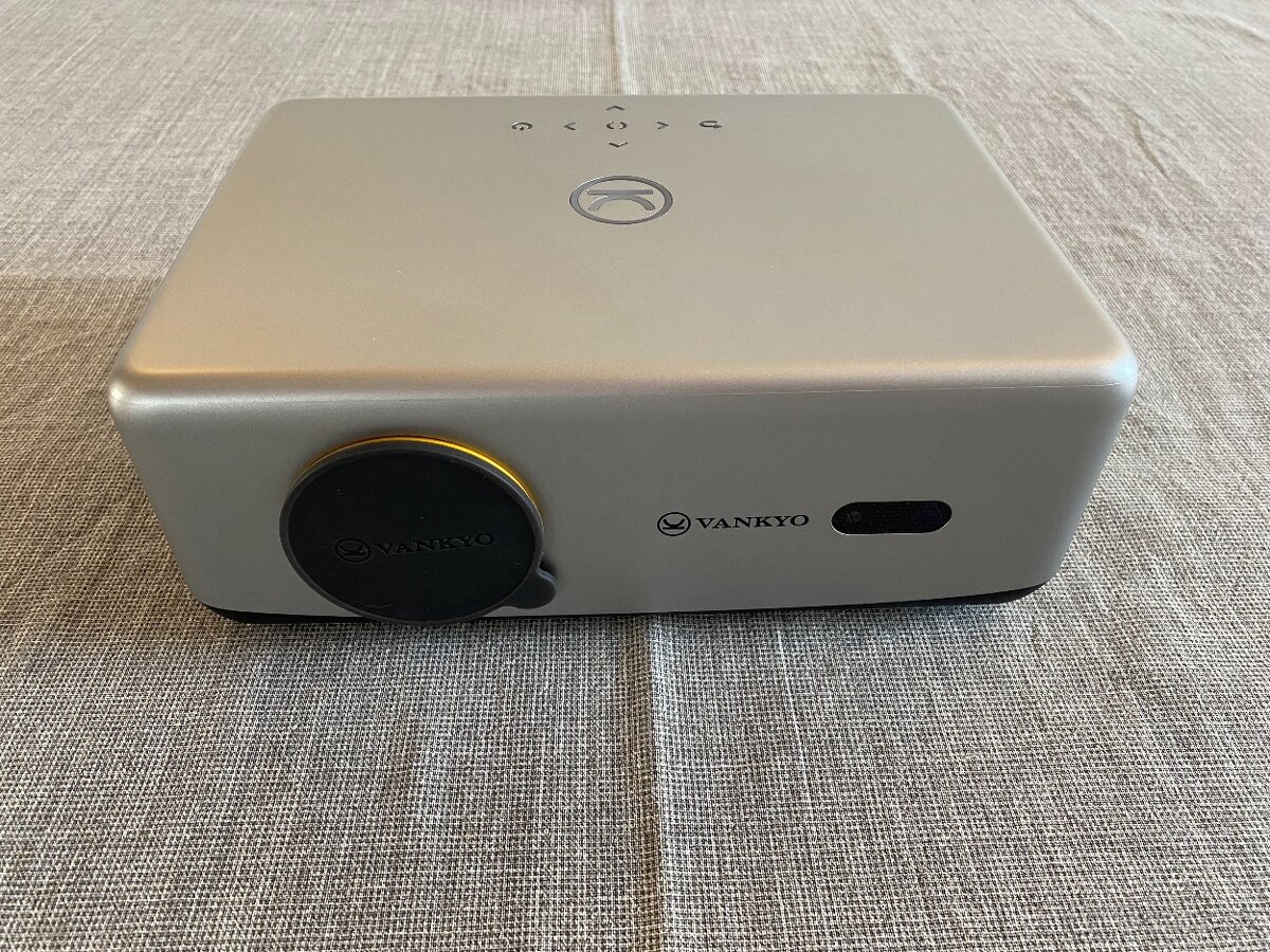 Projektor Vankyo Performance V700G - 3