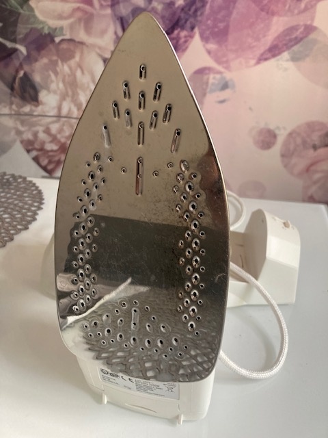 Žehlička a žehlicí prkno - 3