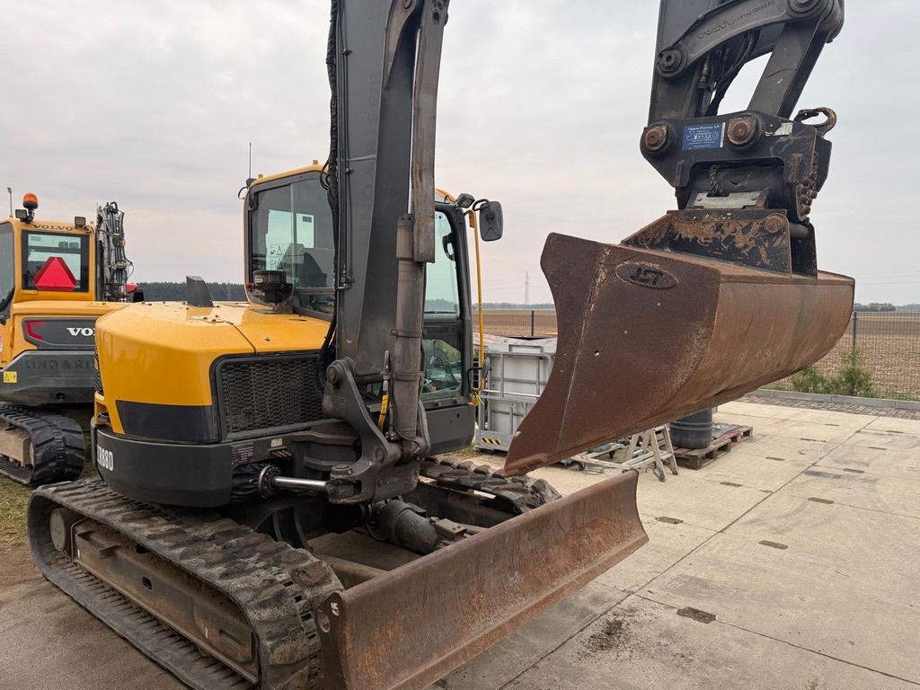 Pásový bagr Volvo ECR 88D - 3