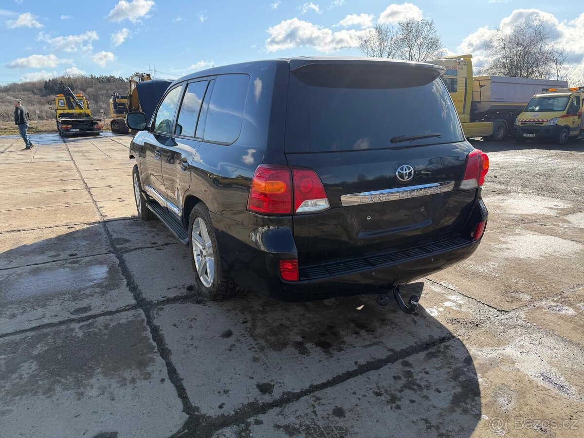 Toyota land cruiser 200 - 3