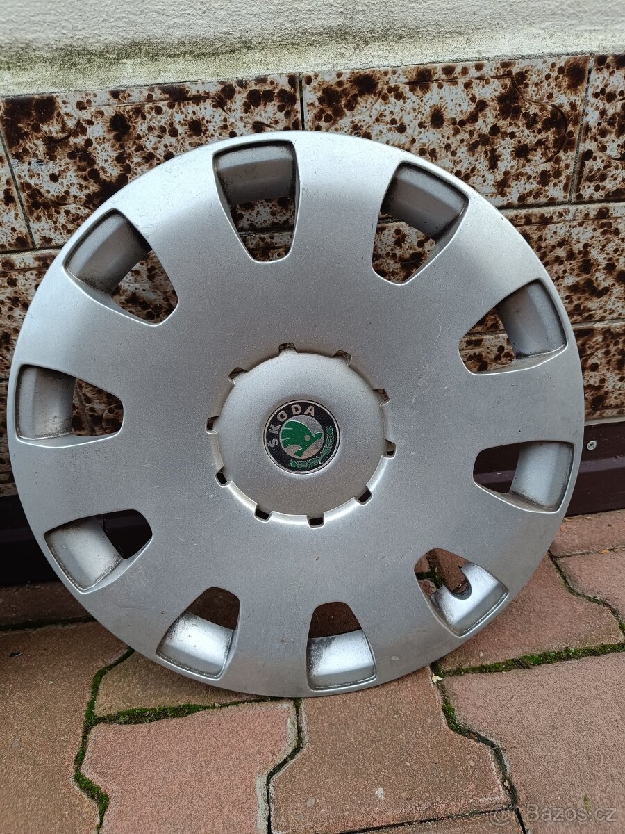 Poklice Škoda r15 originál - 3