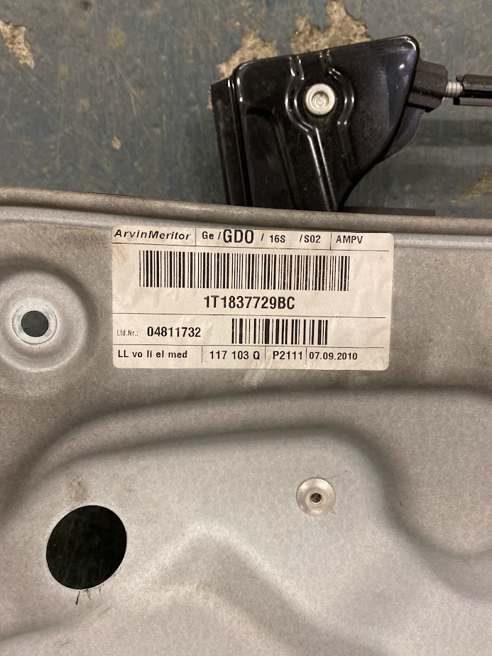 Volkswagen Touran stahovačky oken - 3
