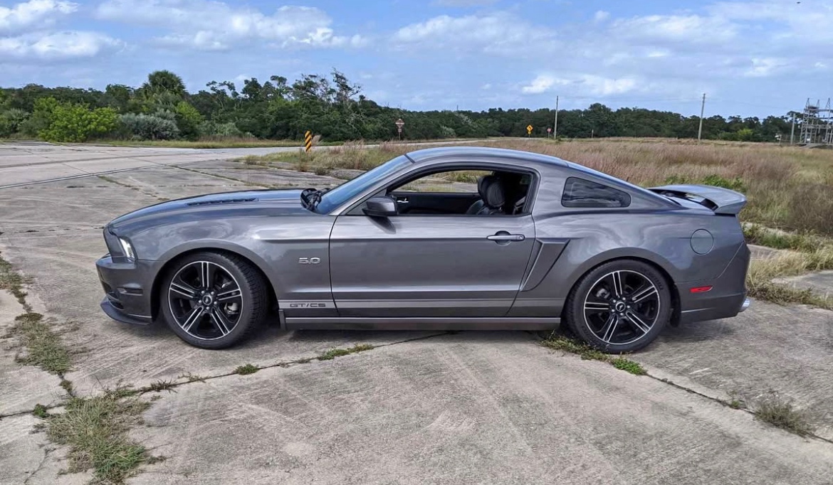 Ford Mustang 5.0L V8 manual - 3