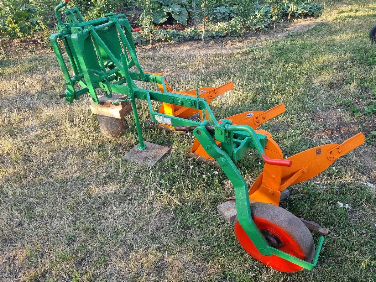 Prodám pluh 3 x 25 Heger - 3
