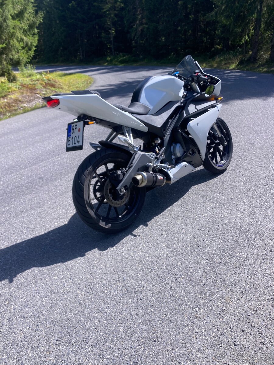 Yamaha YZF R125 - 3