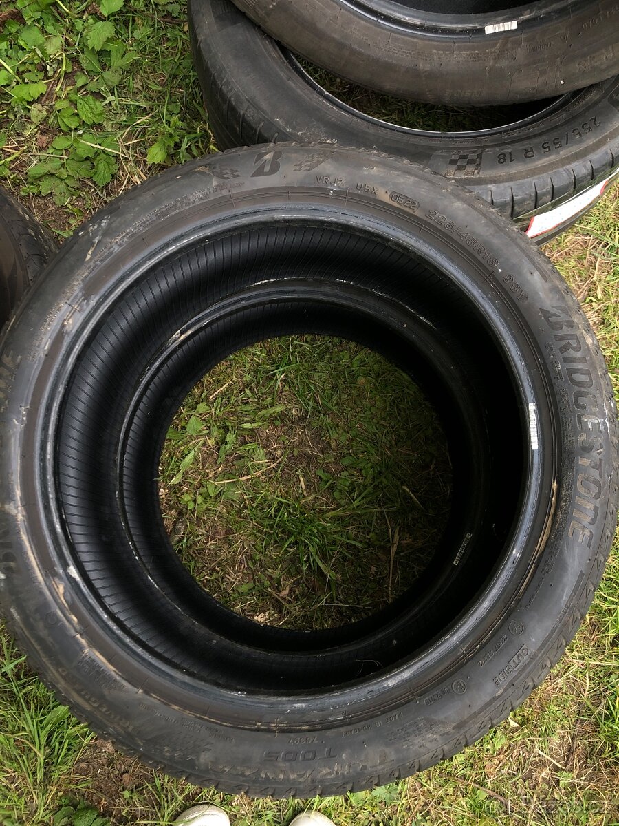 225/45 R18 DOT22-5,5mm - 3