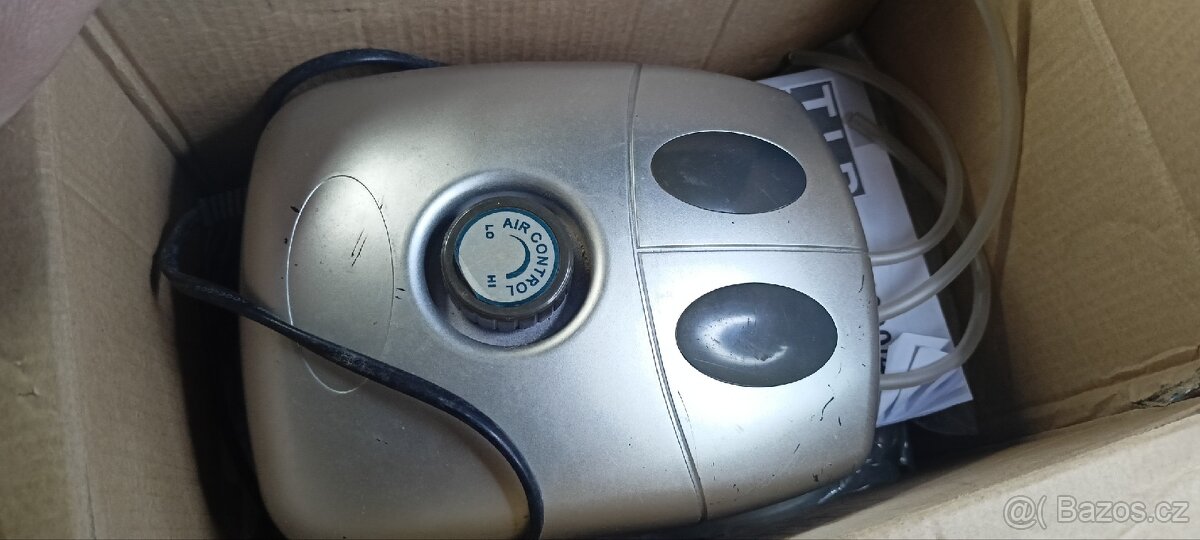 Kompresor pro akvárko na 900 l/h, a doplňky. - 3