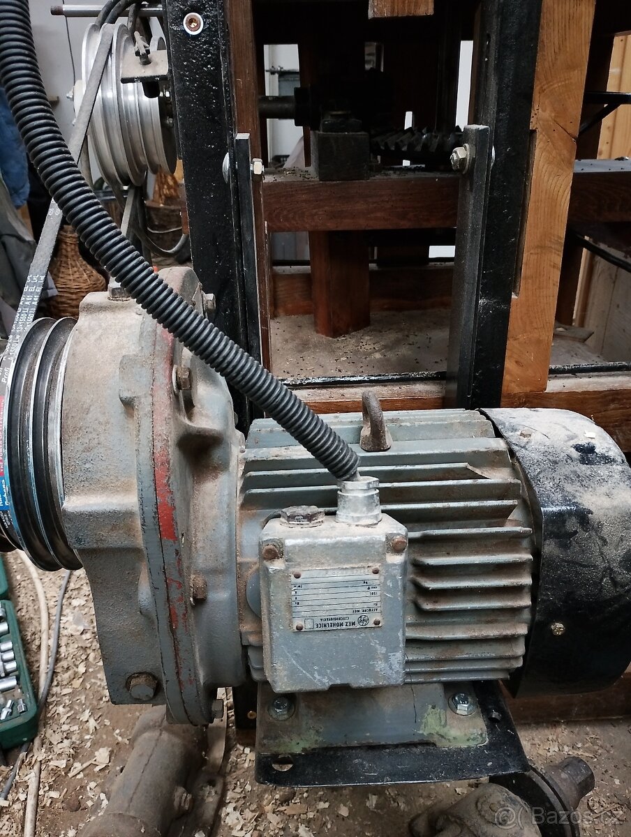 Elektromotor s převodovkou - 3