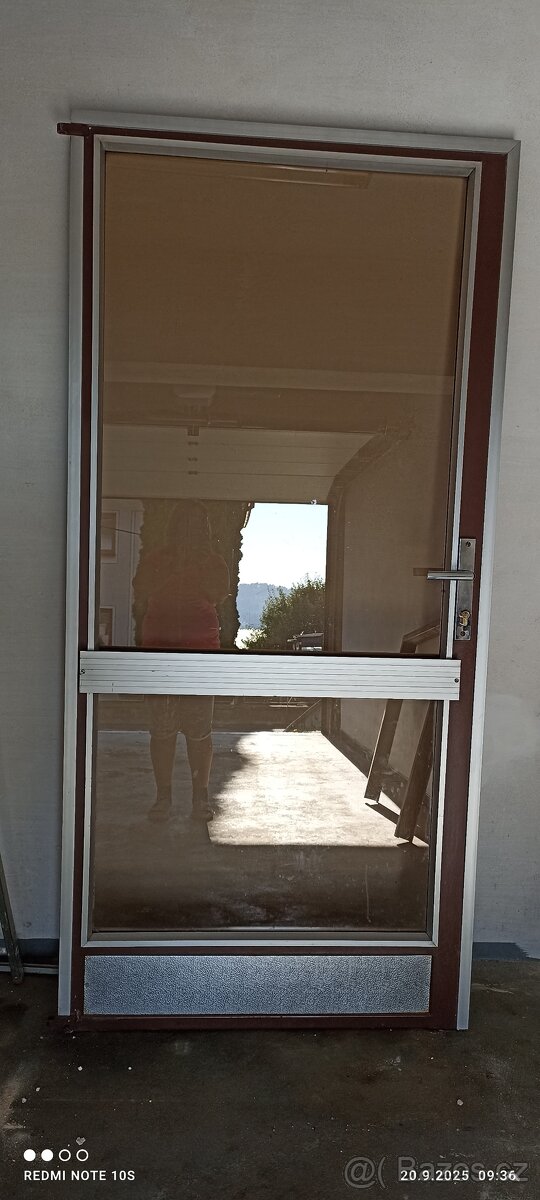 Ocelové vchodové dveře s kouřovým sklem - 3