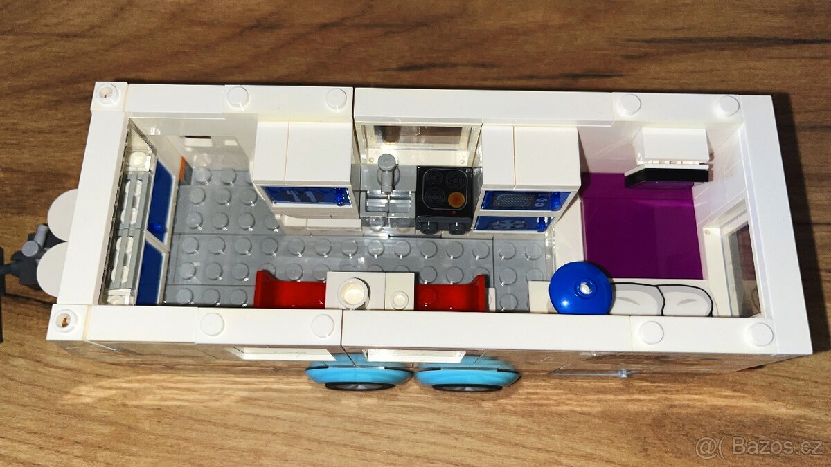 Playtive (Lego) SUV s karavanem - 3