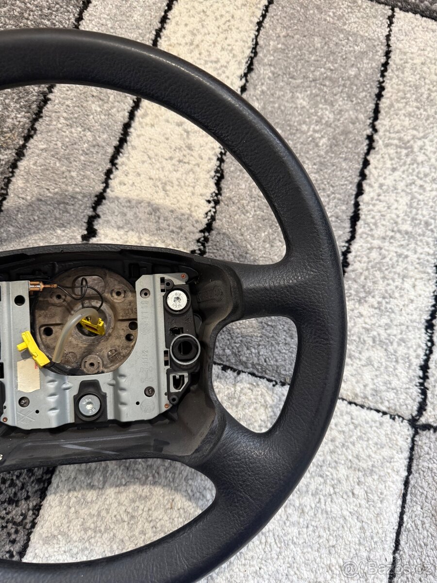 Čtyřramenný volant VW Golf 4 - 3