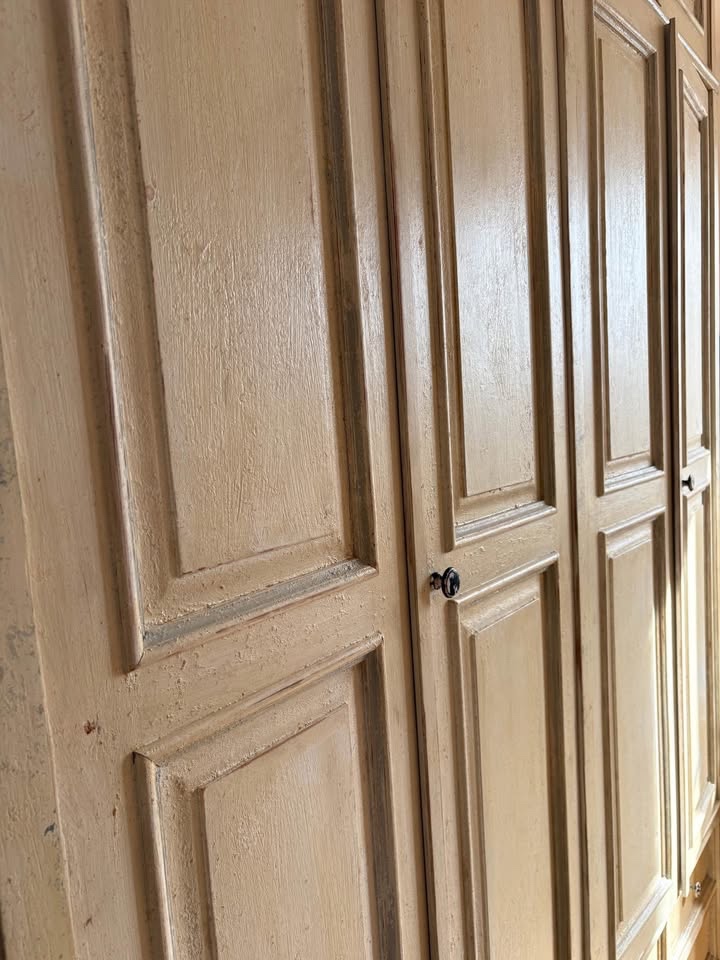 Patinovaná šatní skříň - 3