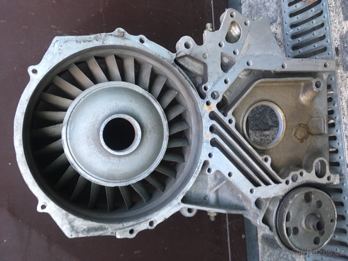 Tatra 613 přední víko motoru - 3