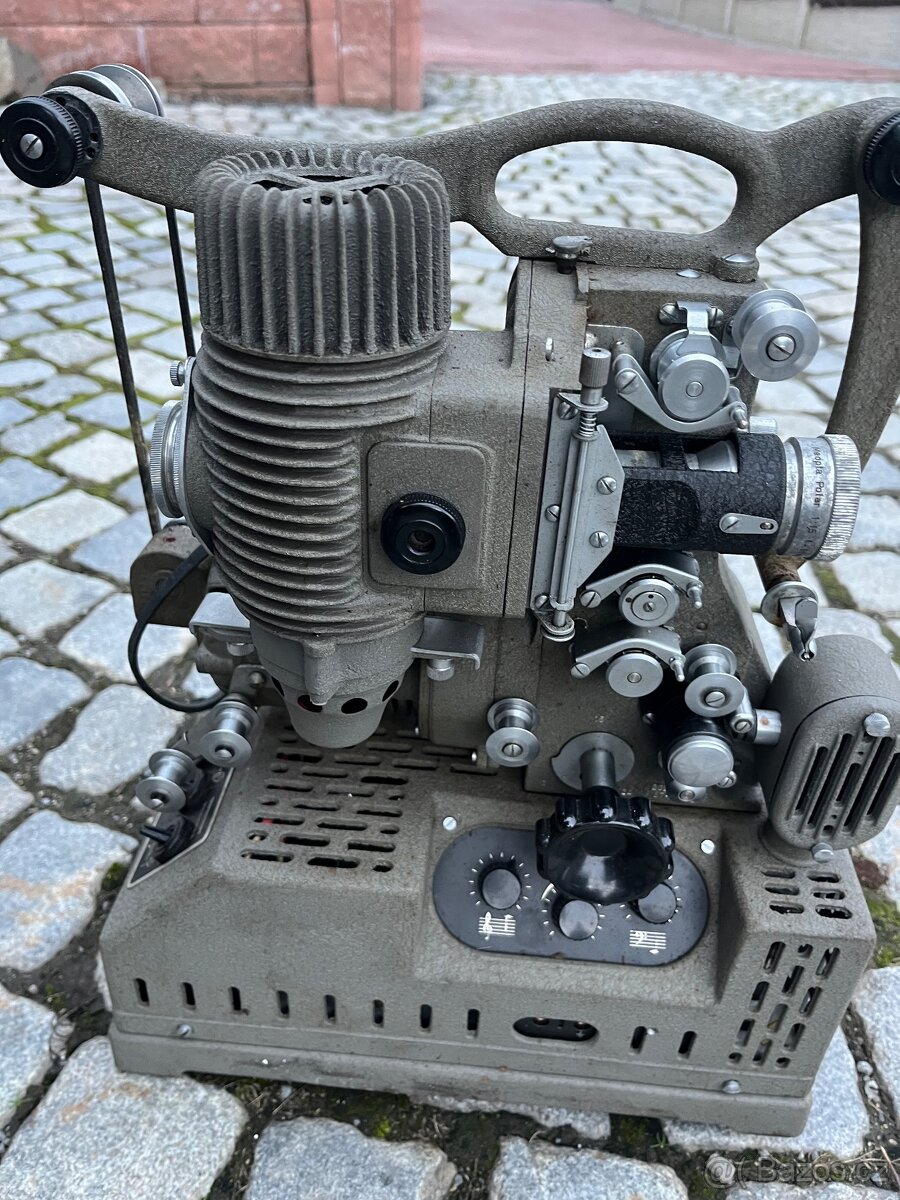 Promítací stroj - 3