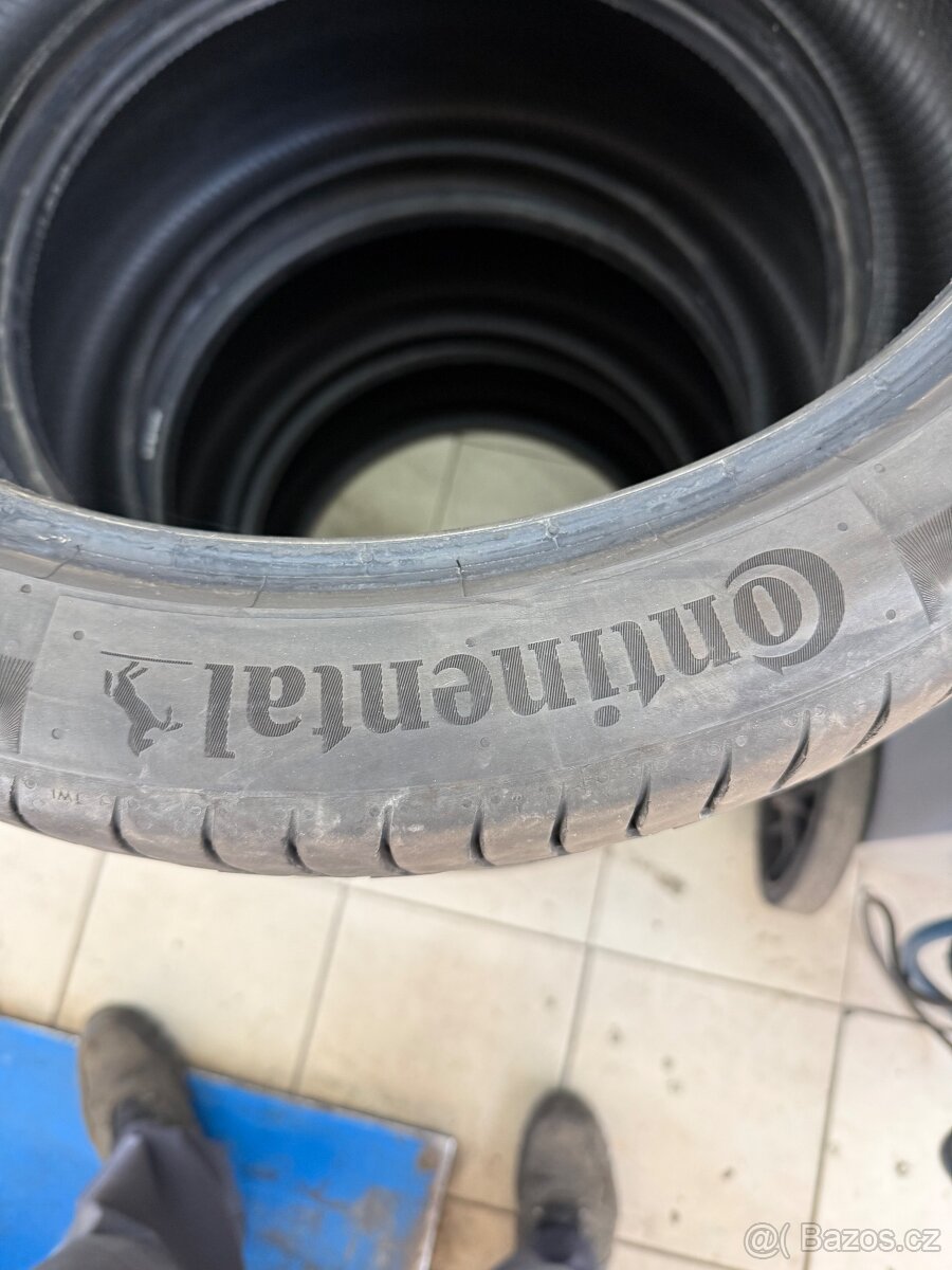 235/40 R19 continental - 3