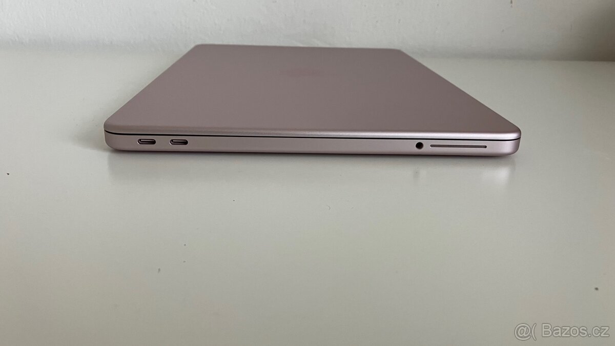 Macbook Neo 13” zánovní růžový - 3