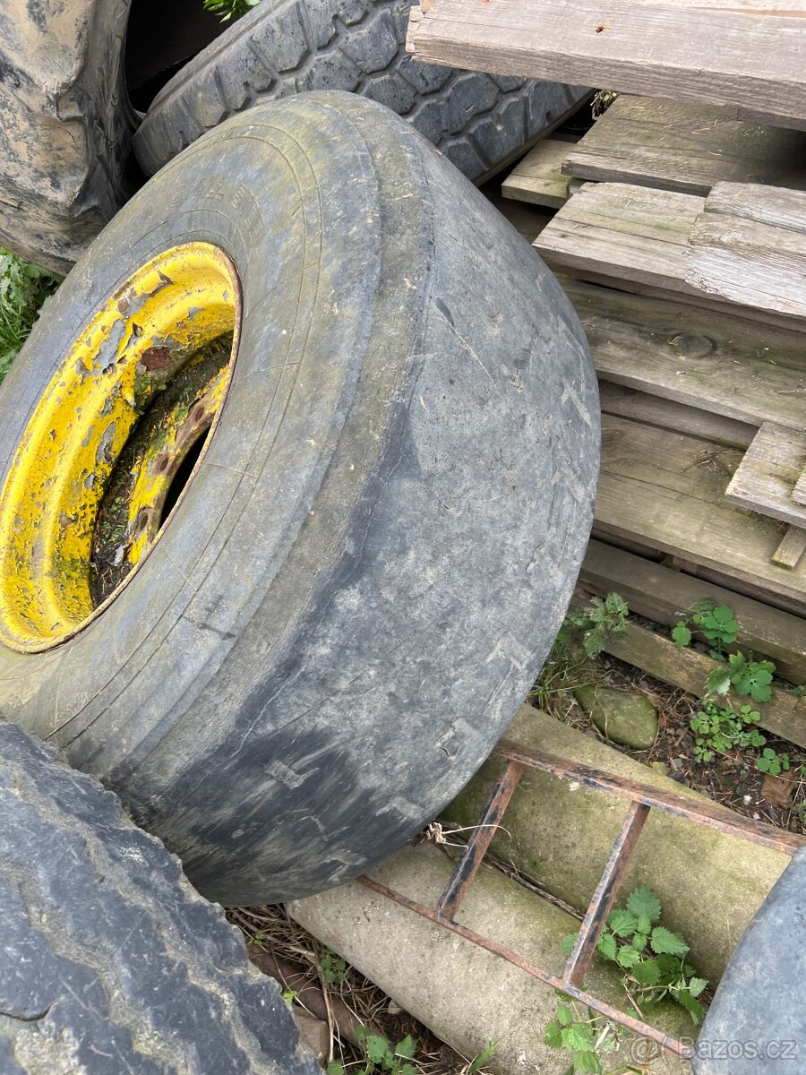 Pneu 445/65 R 22,5 - 3