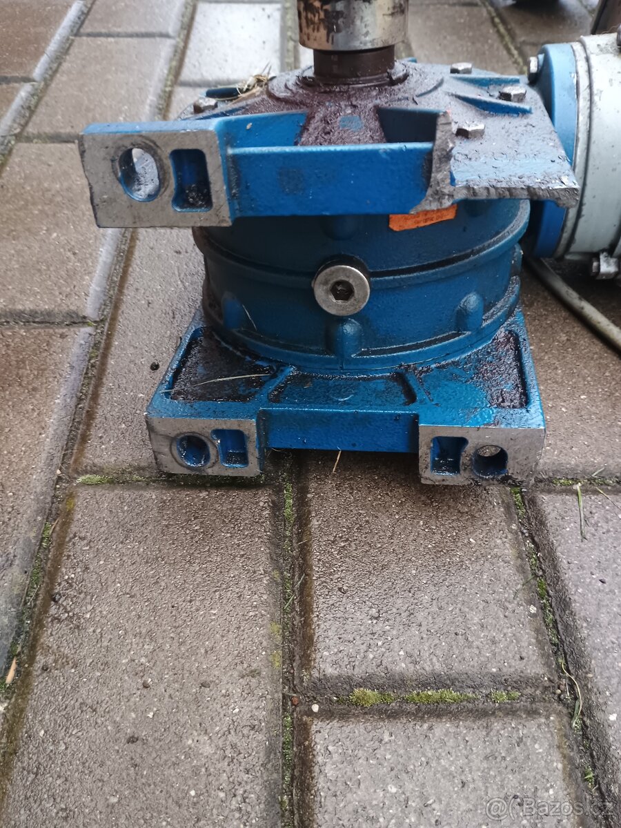 Elektromotor s převodovkou - 3