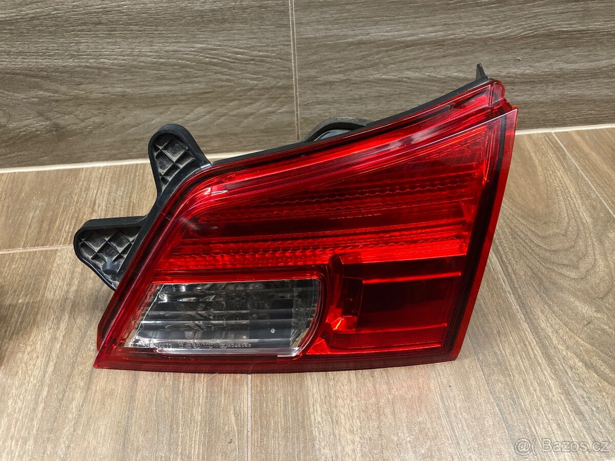 Subaru Legacy Outback - zadní světla. - 3