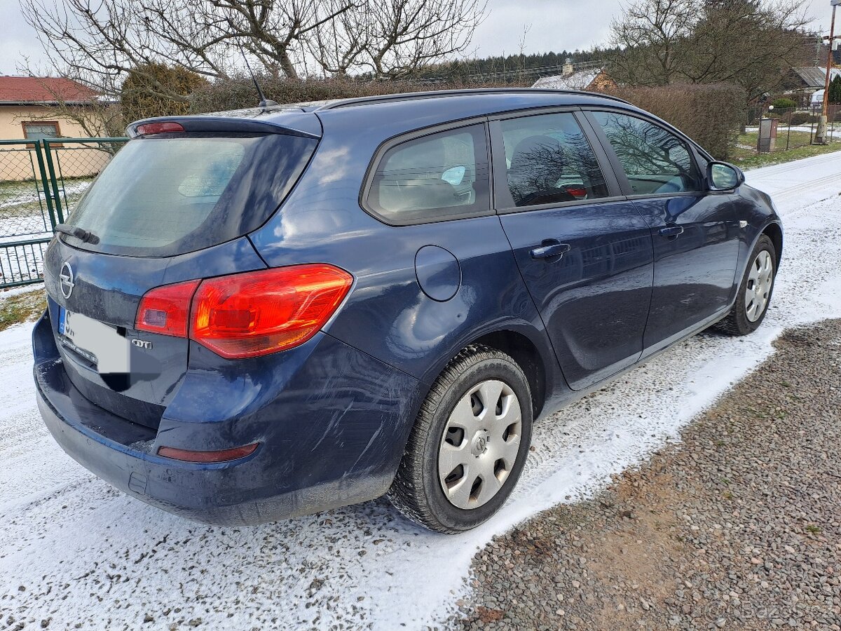 Opel Astra J combi - 3