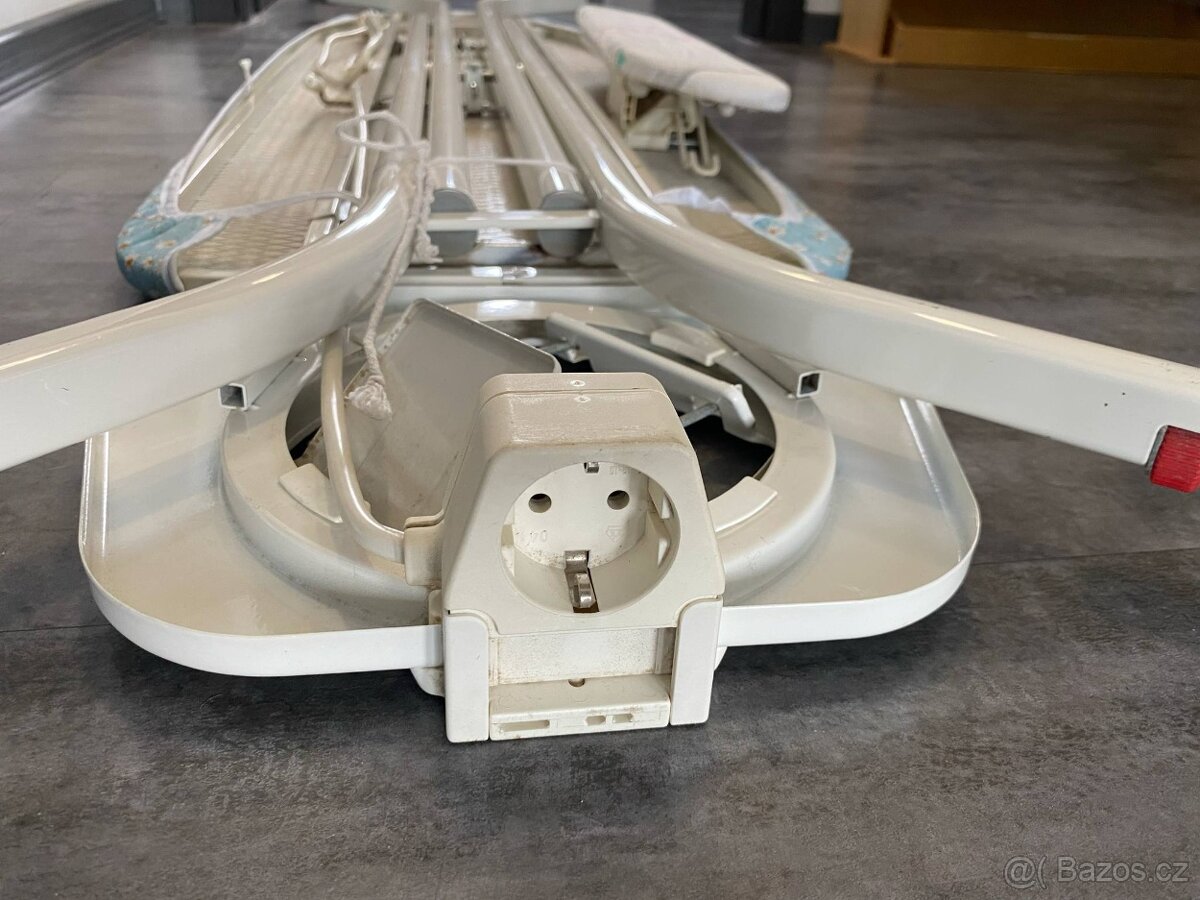 žehlicí prkno 120 x 38 cm, držák kabelu, rukávník - 3