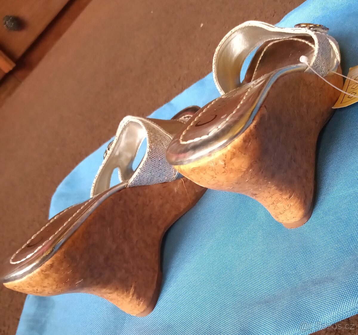 Stříbrné pantofle Nové na vysokém klínku vel. 38 - 3