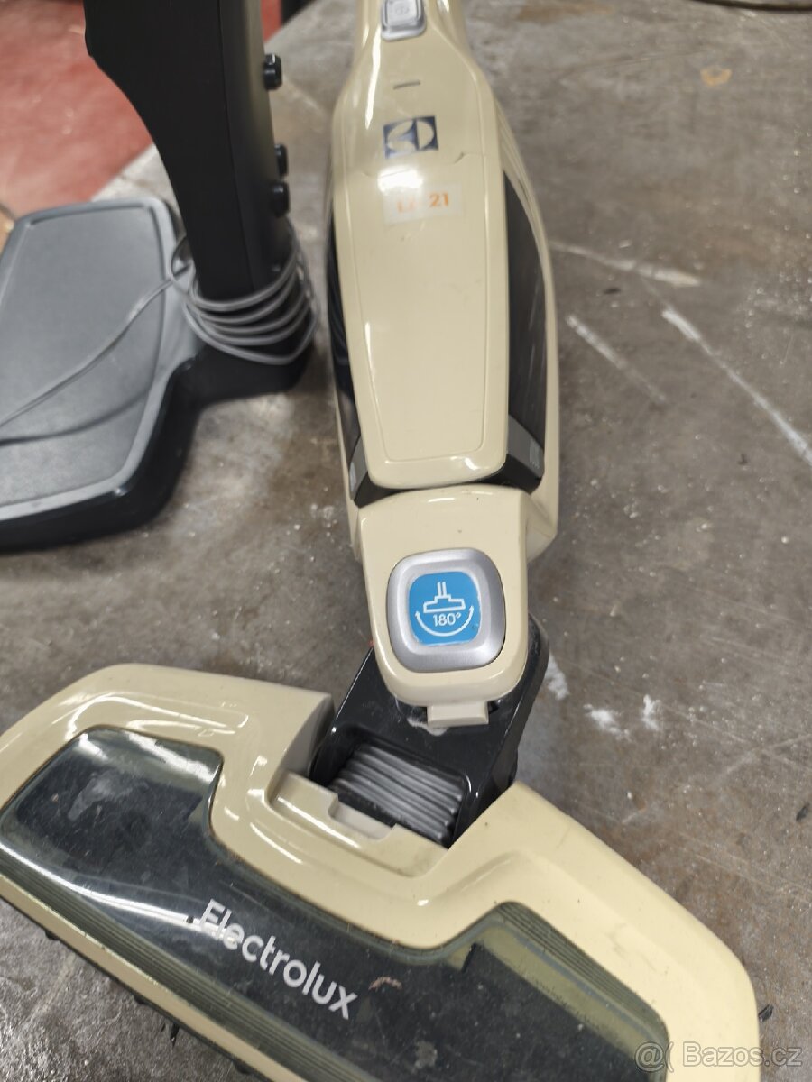 Tyčový vysavač Electrolux - 3