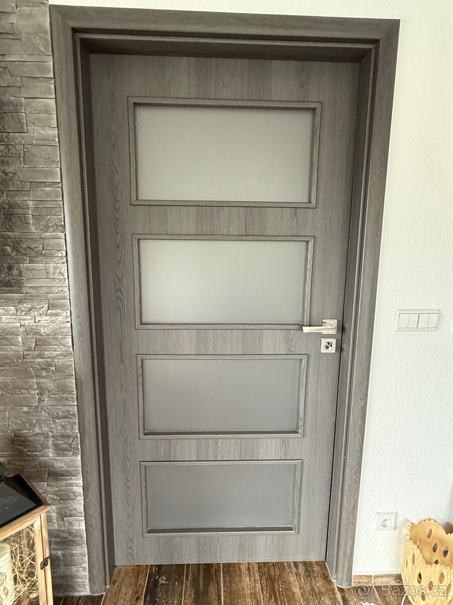 Dveře šedé 90 cm pravé a 60 cm levé - 3