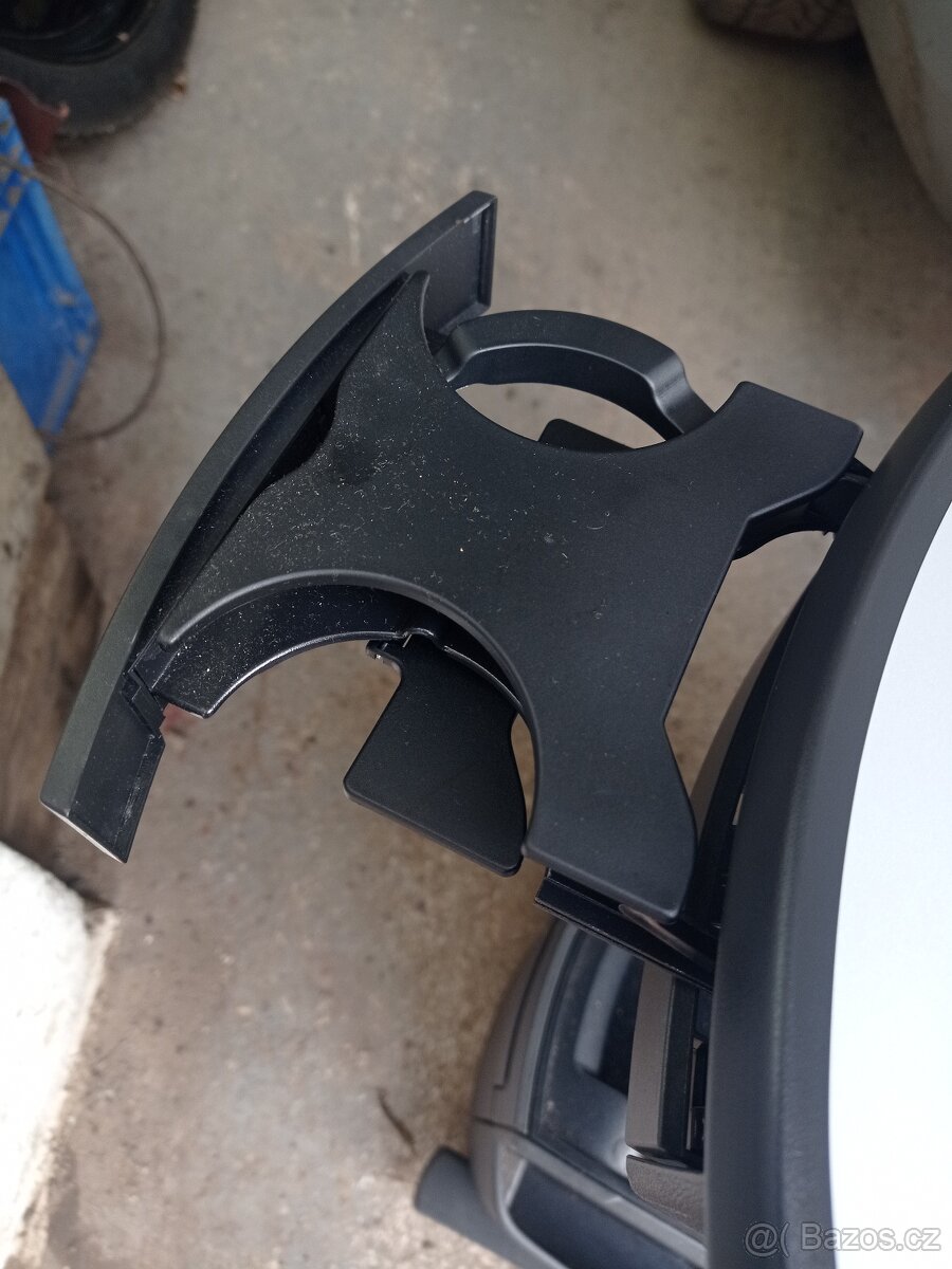 Stolek VW Multivan T5, T5.1, T6 - 3