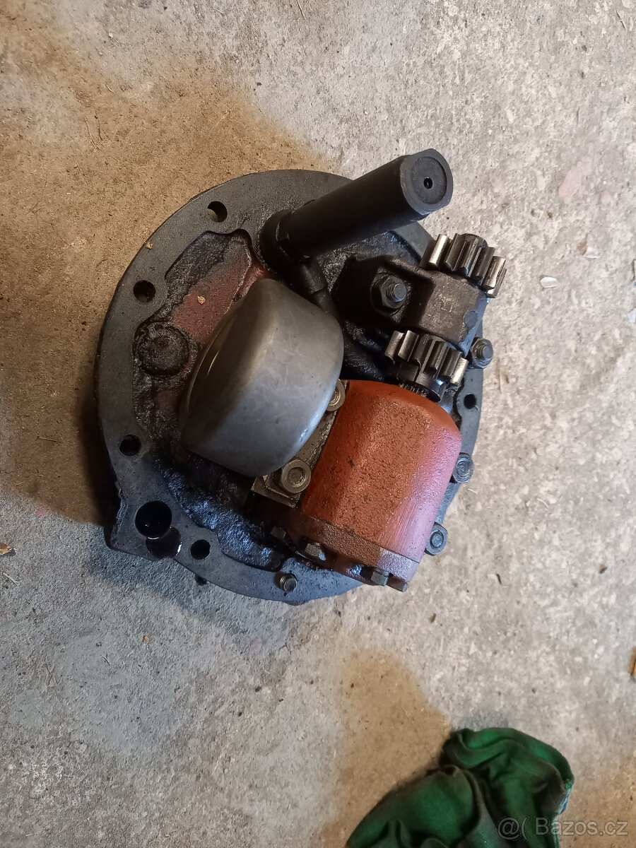 Spodní víko Zetor - 3