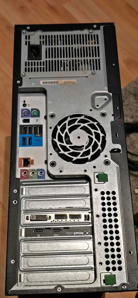 Prodám HP Z420 workstation - pracovní stanici - 3