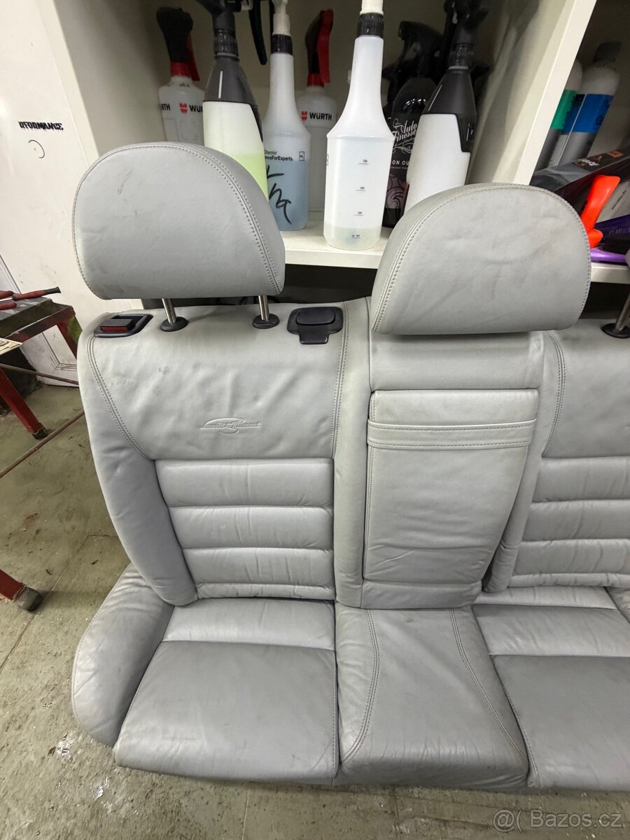 Superb 1 sedačky Laurin a Klement - 3