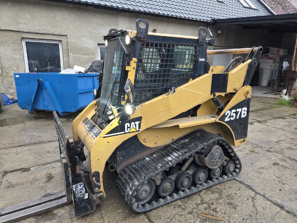 Caterpillar 257B pásový nakladač - 3