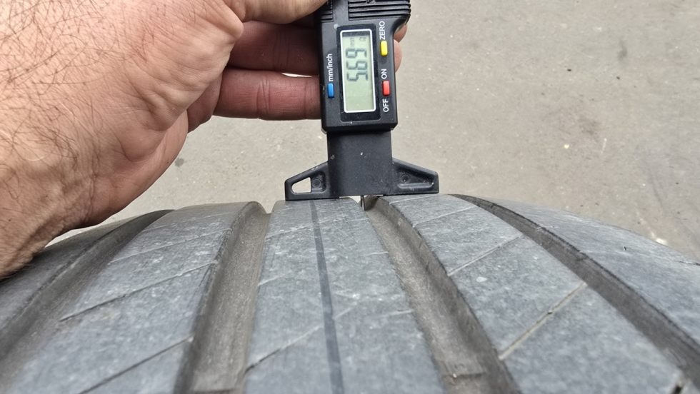 Letní pneumatika 235/40/19 Good Year - 3