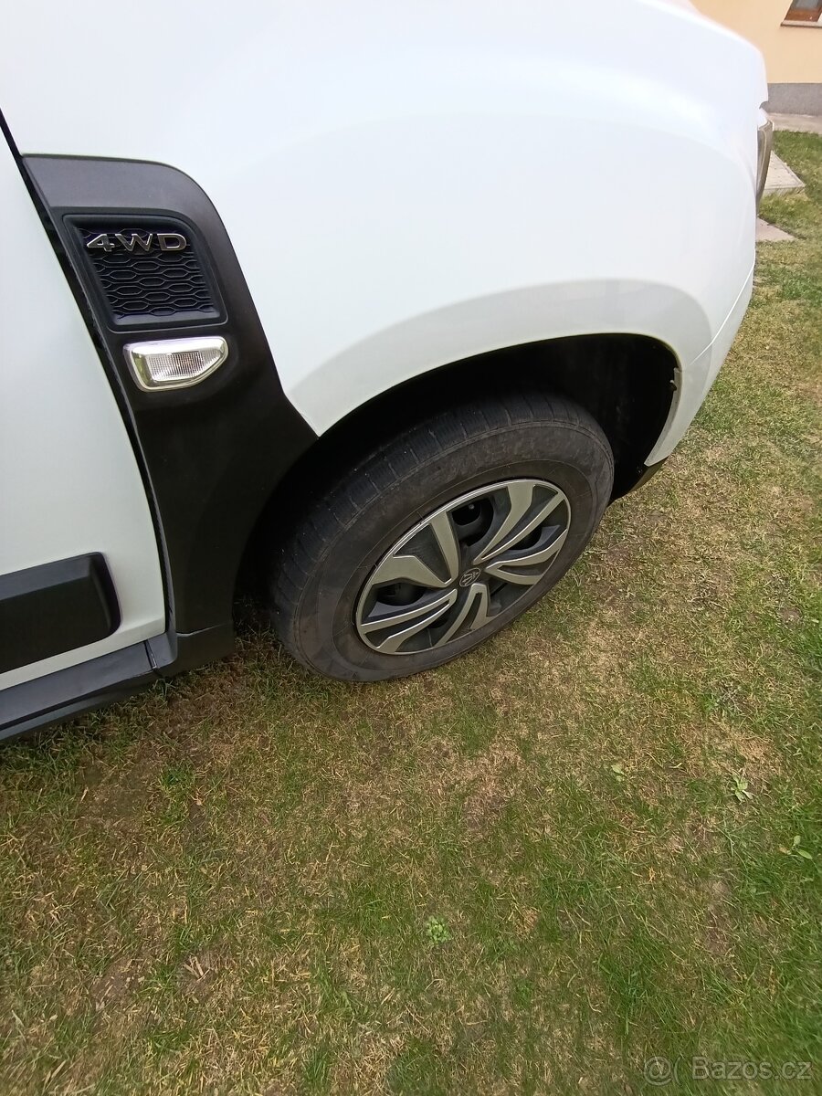 Dacia Duster 1.5.dci 4×4 - 3