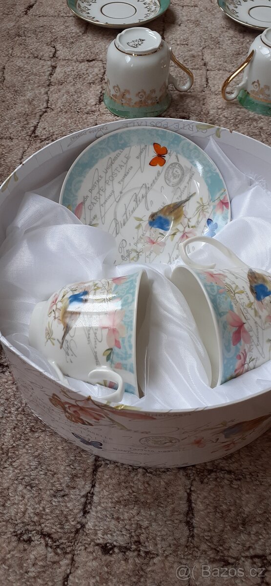 PORCELÁNOVÁ DÁRKOVÁ SADA, HRNEČKY - 3