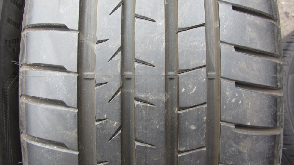 Letní pneu 235/45/20 Bridgestone - 3