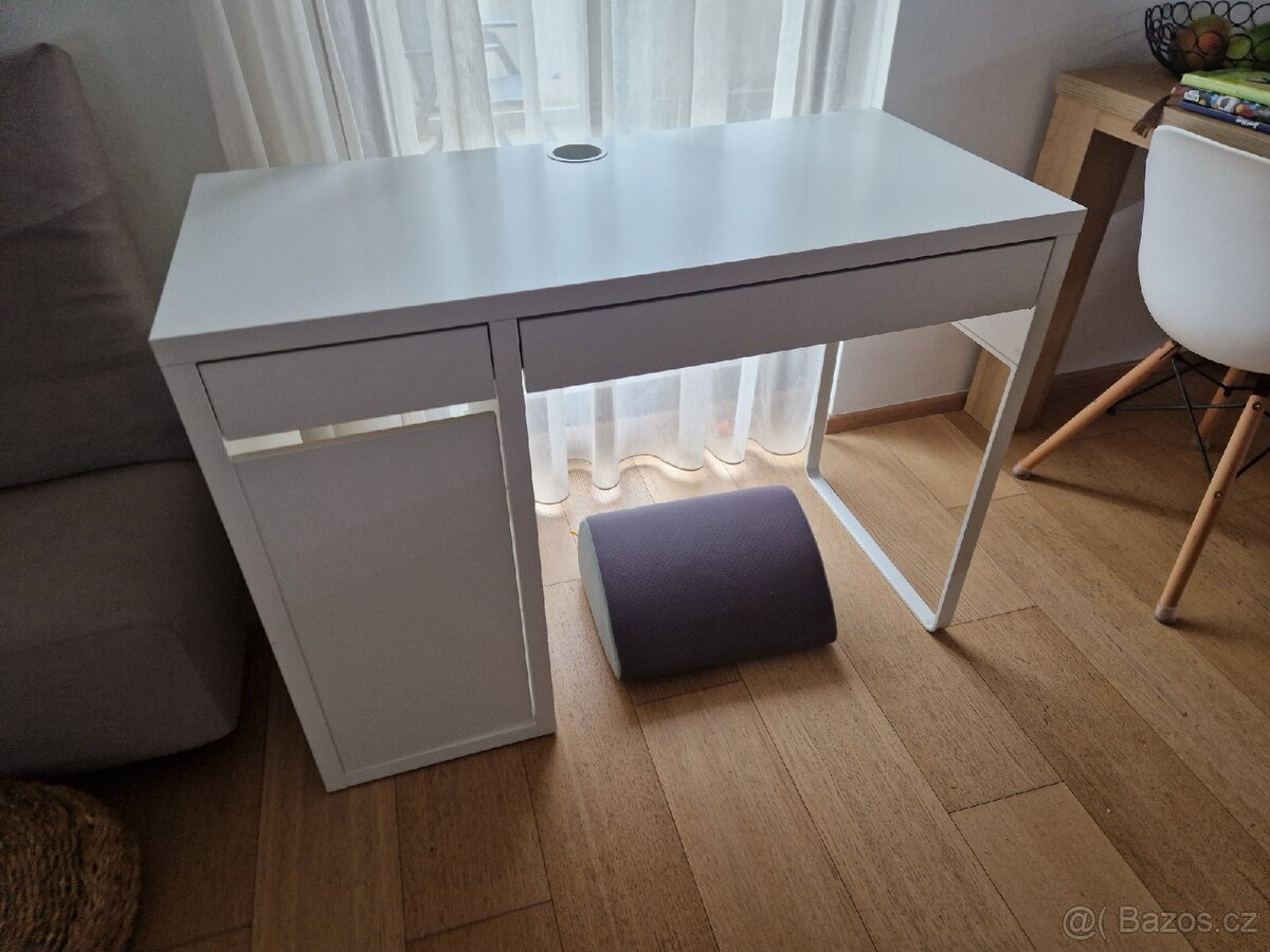 Stůl ikea Micke + podnožka + otočná židle s podsedákem - 3