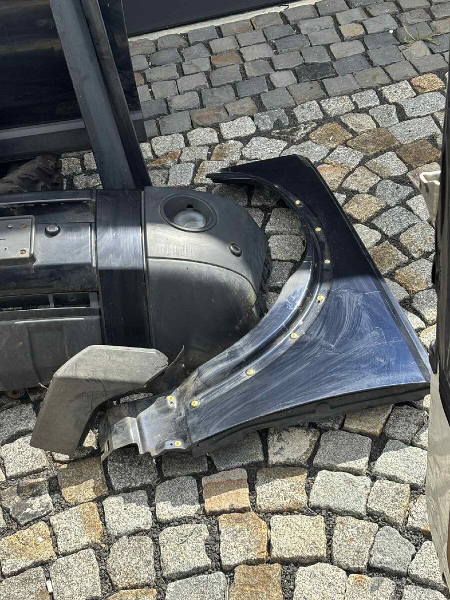 Lander Rover Discovery 3 - díly - 3