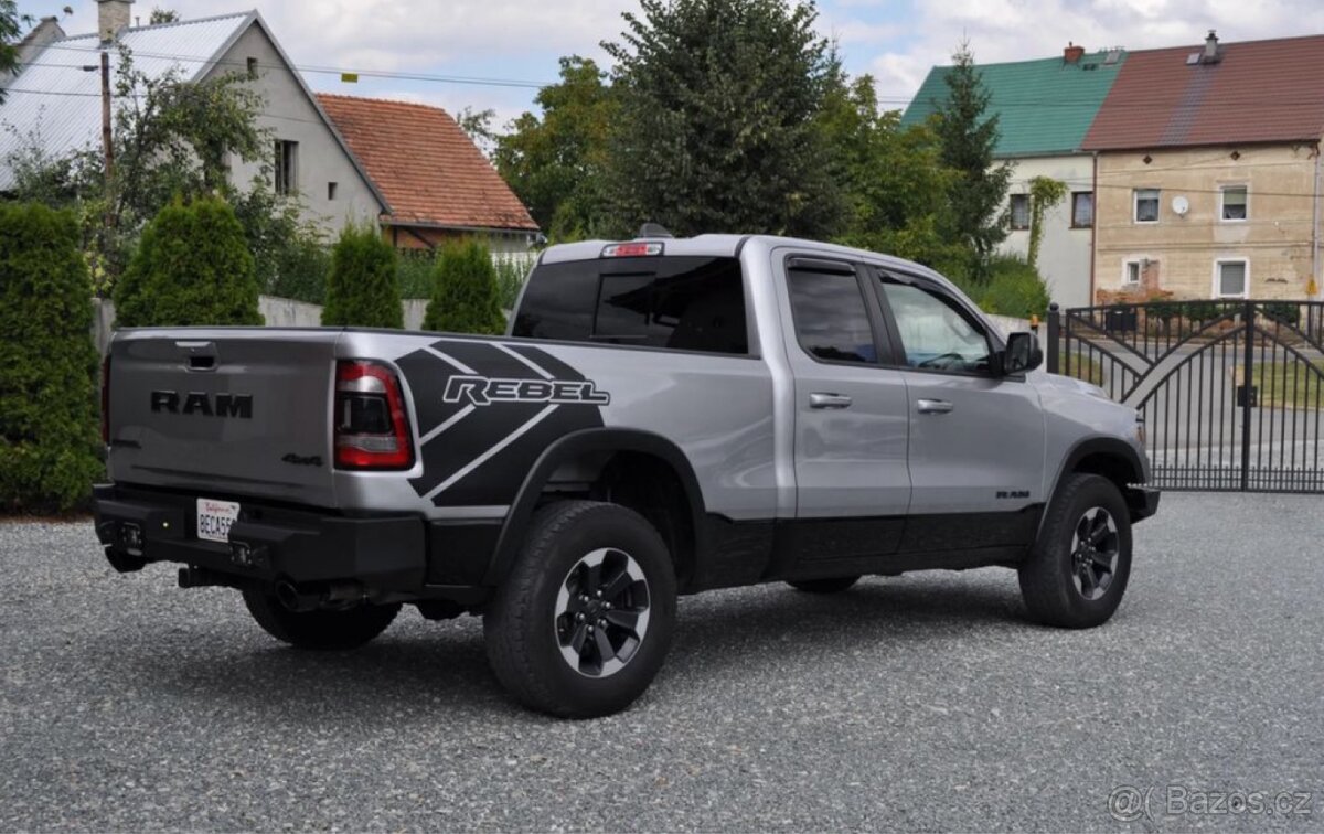 Dodge RAM 1500 Rebel – 5.7 HEMI, WARN VR 12-S, LED - 3