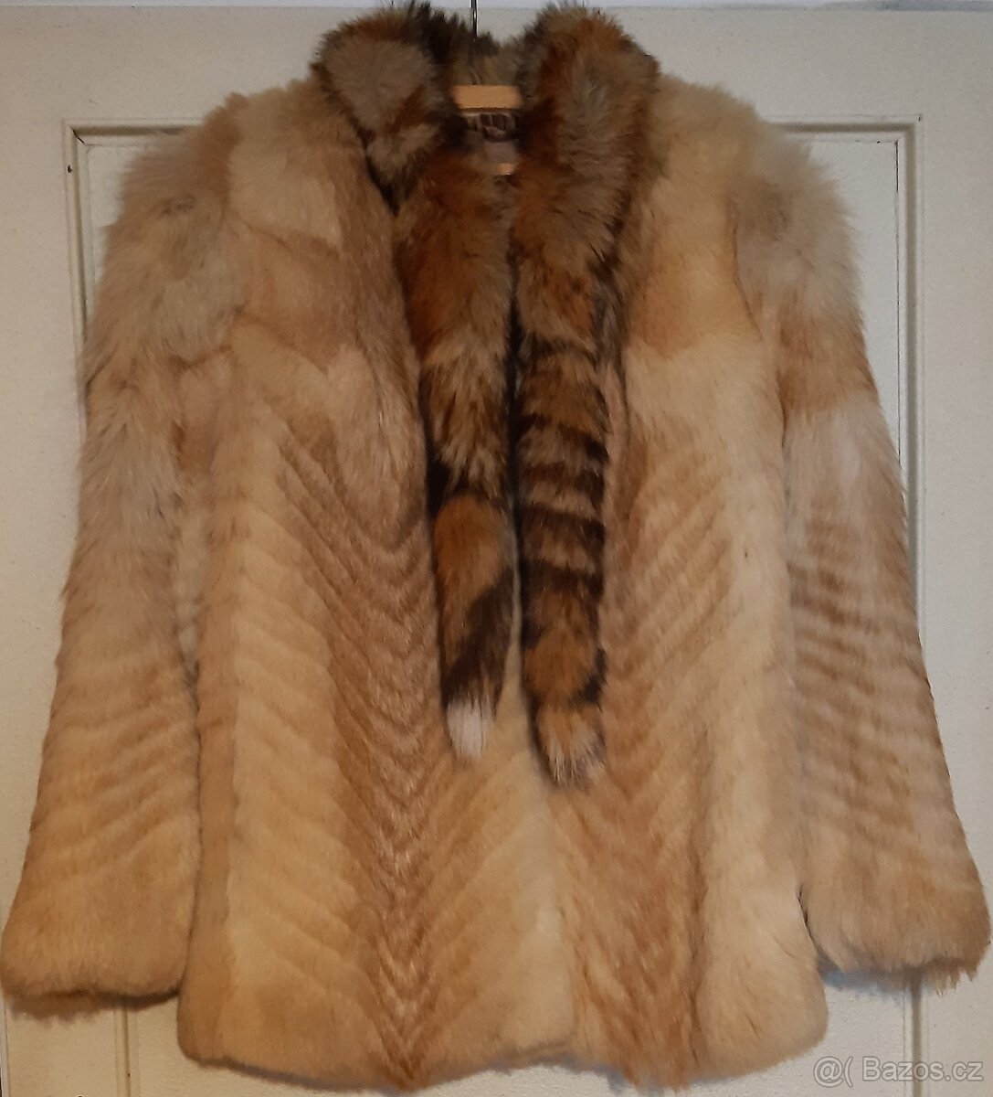 Pravý dámský kožich s liščím límcem - 3