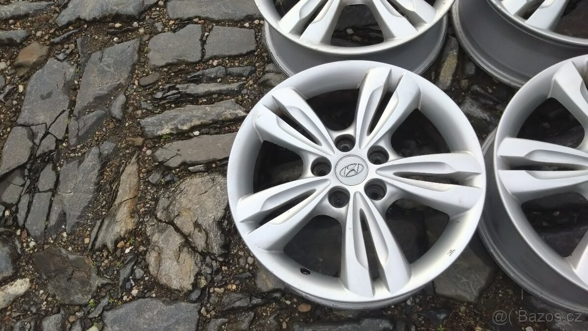 prodám ORIGINÁL al kola 17 5x114,3 na HYUNDAI - 3